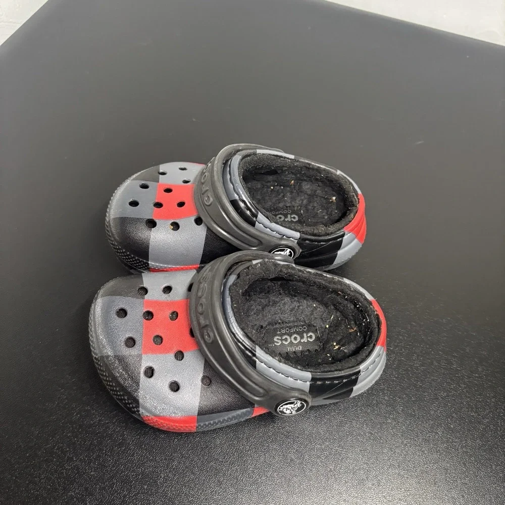 Crocs Classic Fur Lined‎ Plaid Checkered Fleece Clog Grey Red Black Baby Sz 5c